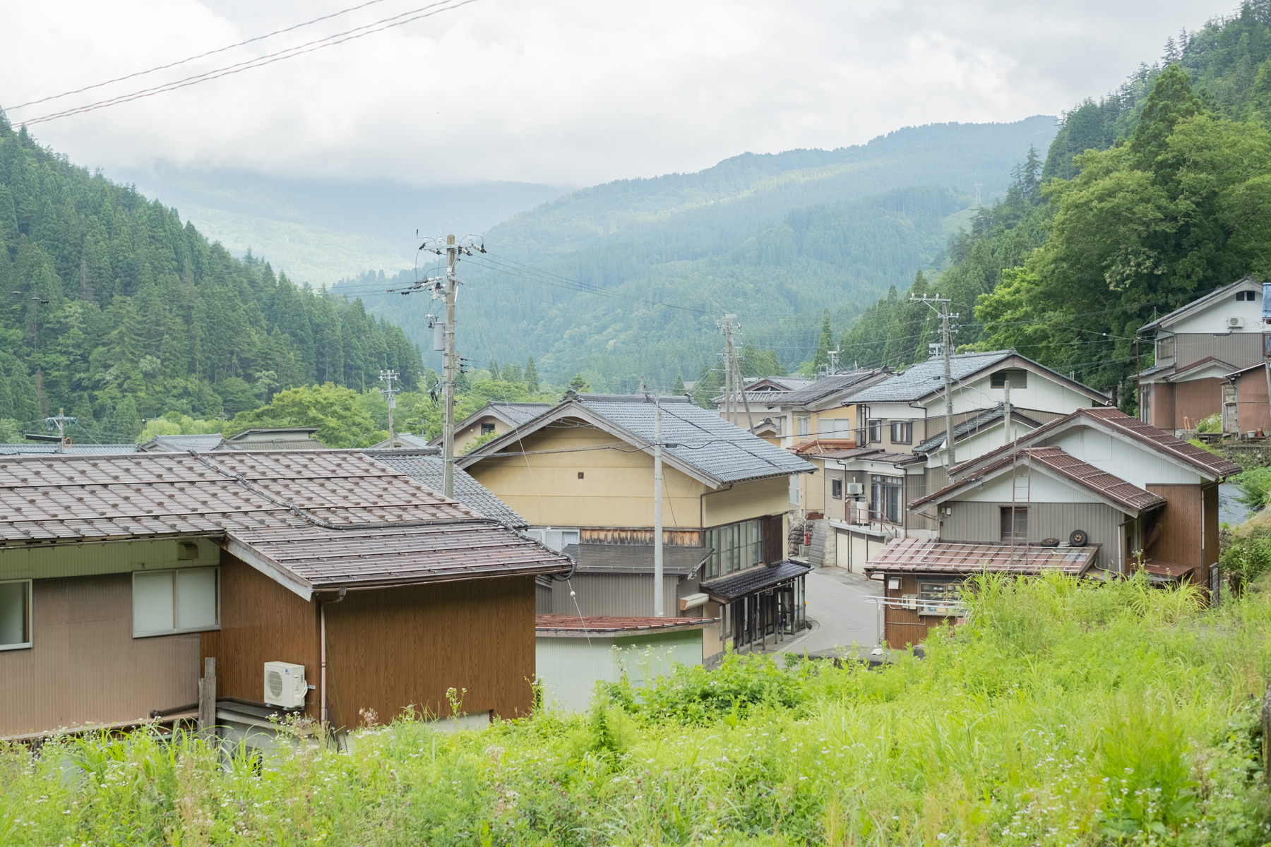 「白峰（しらみね）」の街並み2